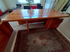 Mobili per ufficio (1 scrivania con cassettiera, 2 armadi)