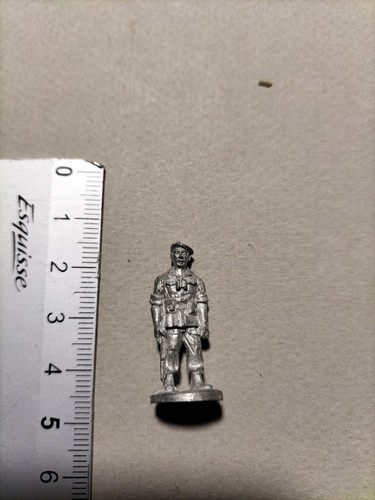 Para figurine metal magazine - para,