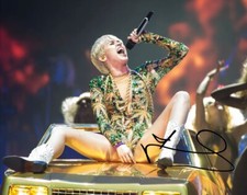 Miley cyrus signed - x, 6"