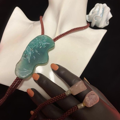 Collana vintage con cravatta