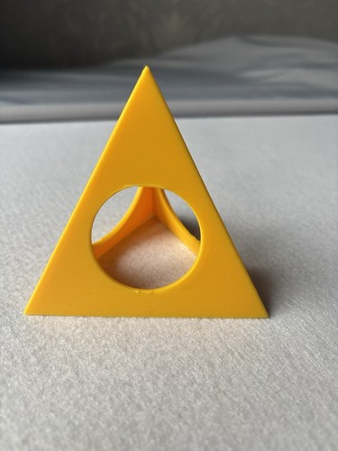 Treppiede piramide triangolo