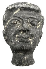 Antica testa di pietra romana