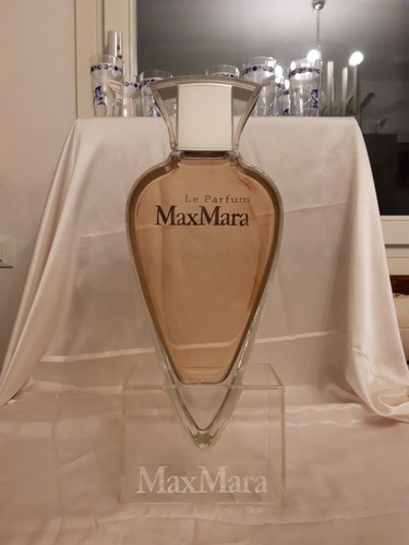 Factice gigante max mara - max, le