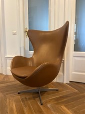 Egg chair (replica)