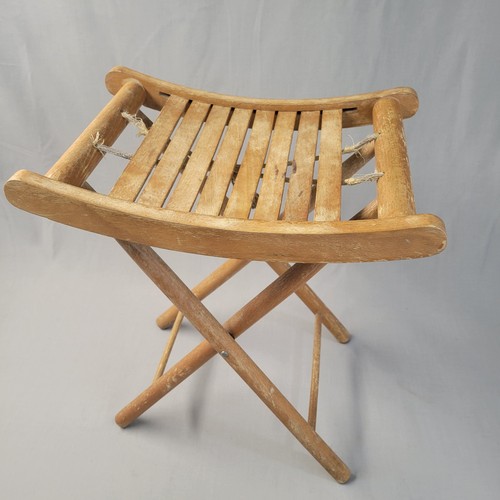 Vecchio sgabello doghe in - sgabello, a