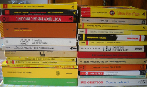 Stock libri gialli in - stock,