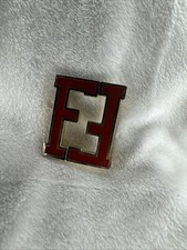 Fibbia rossa Fendi senza