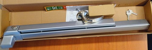 Maniglione antipanico con - antipanico,