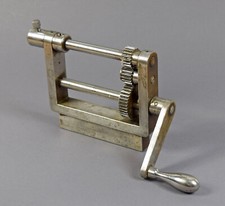 Vecchio strumento da orologiaio a molla per orologio grande molla orologiaio strumento da orologiaio