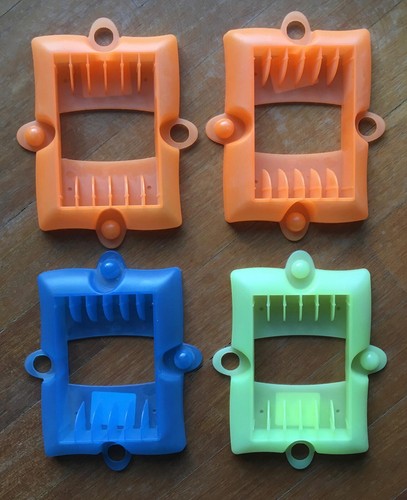 Porta tavolo in plastica - porta, cd