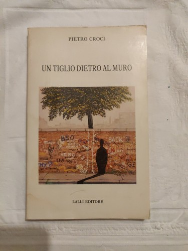 Tiglio dietro muro - un,