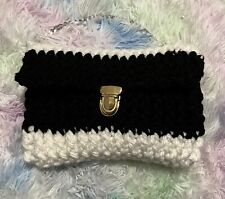 Borsetta di lana tessuta con telaio realizzata a mano