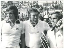 1975 ca TENNIS Adriano PANATTA Nicola PIETRANGELI Paolo BERTOLUCCI Foto 24x18 cm