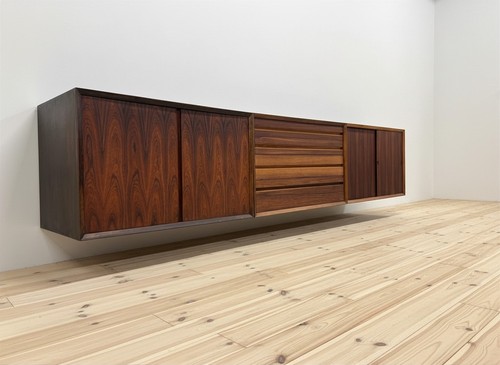 Credenza galleggiante - , in