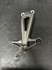 pedana poggiapiedi supporto posteriore dx ORIGINALE Yamaha FZ1 Fazer 1000 RN16