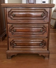 CASSETTIERA STILE '900 IN NOCE A 3 CASSETTI