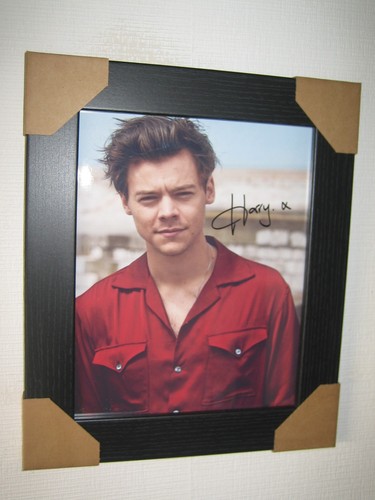 Harry styles signed photo - styles, ;