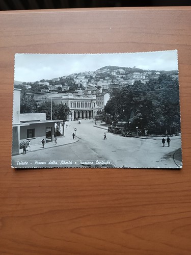 Trieste piazza della - -,