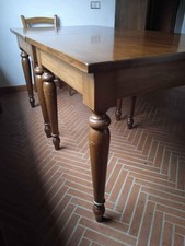 tavolo legno massello quadrato