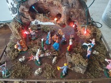 PRESEPE IN MINIATURA cm40x30 CON STATUINE MIGNON cm 6/7 COMPLETO E FUZIONANTE