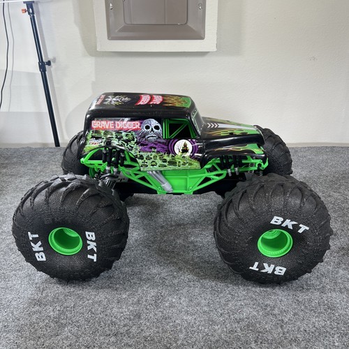 Monster jam mega grave digger - monster,