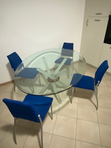 Tavolo cristallo con - in,