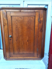 ANTICO ARMADIO ANGOLARE