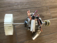 Motore asciugatrice Hotpoint con ventola e condensatore di avviamento.