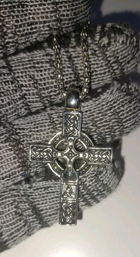 Collana con pendaglio croce - con,