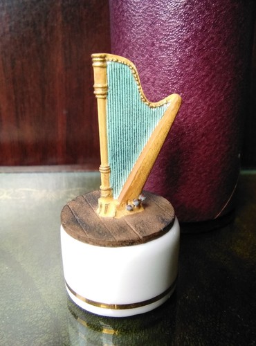 Harp a porcelaintrinket - a,