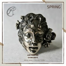 Anello SPRING maschile in argento 925% brunito. Volto di donna con fiori