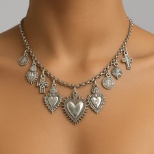 Collana Sacro Cuore con ciondoli portafortuna