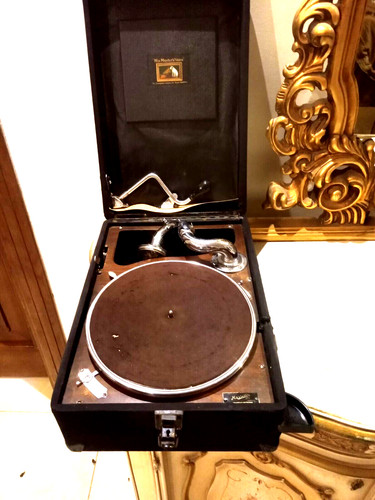 His masters voice gramophone - his,
