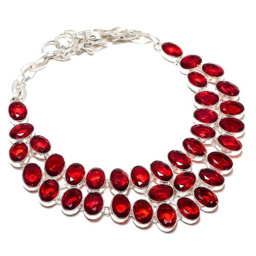 Collana con pietre preziose