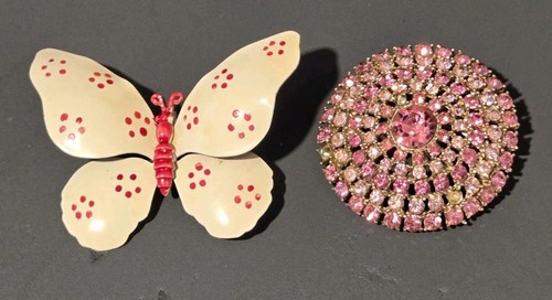Spilla bianca firmata - lotto, di