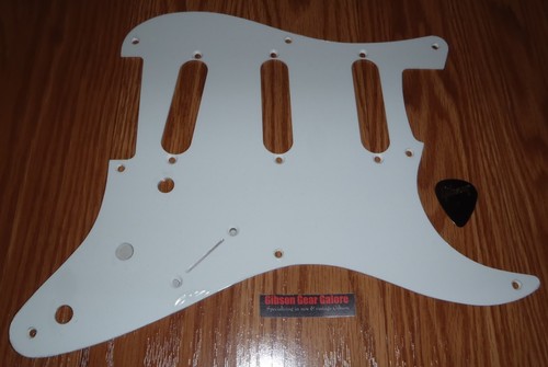 Fender stratocaster pickguard - fender,