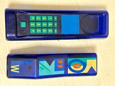 Telefono Swatch Twin Deluxe blu in stile Memphis, anni '80