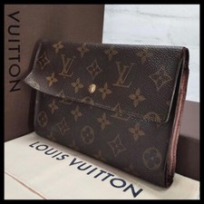 Louis Vuitton Pochette