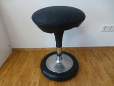 Sgabello girevole ergonomico