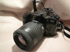 FOTOCAMERA REFLEX VINTAGE MINOLTA DYNAX 500SI A RULLINO OTTIME CONDIZIONI