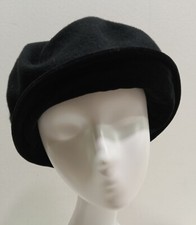 CAPPELLO BASCO NERO 100% LANA