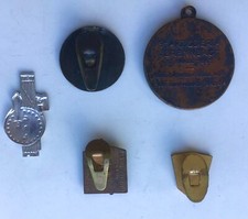 Mixed lot badges - 2, gm