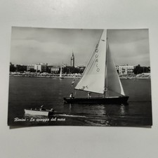 RIMINI LA SPIAGGIA DAL MARE  VELA SQUALO  CARTOLINA BIANCO E NERO VIAGGIATA 