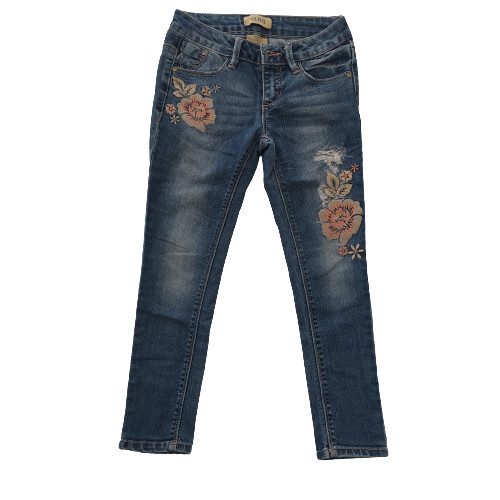 Pantaloni strappati alla moda