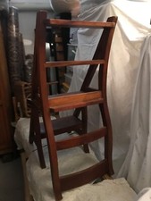 sedia in legno che si trasforma in scala 