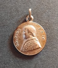 reliquia ex indumentis beato