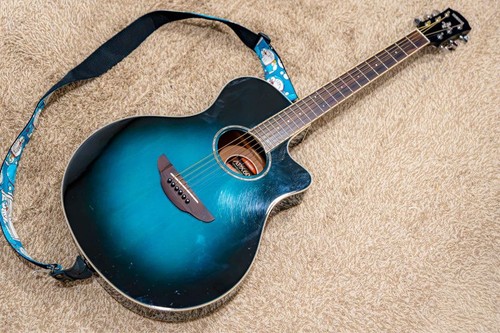 Chitarra acustica elettrica