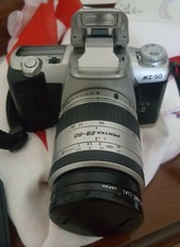 PENTAX MZ50 con obiettivo zoom