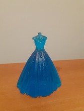 Statuina con abito in resina