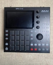 AKAI MPC ONE nero/black con